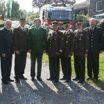 LAbg. Wolfgang Kasic, HBI Peter Mohr, LH Mag. Franz Voves, Bürgermeister Johann Zaunschirm, LBD Albert Kern, Bezirkskommandant Alois Rieger und der Leiter der Katastrophenschutz-Abteilung Dr. Kurt Kalcher bei der Segnung des neuen Rüstfahrzeuges für die FF Eggersdorf.