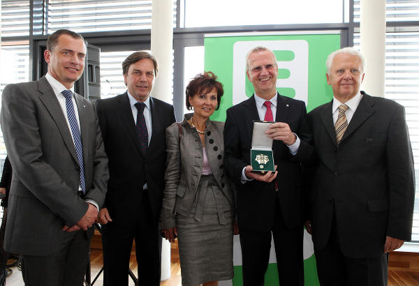 Vorstandsdirektor Olaf Kieser, LH Franz Voves, Renate Kois, Vorstandsdirektor Oswin Kois und Aufsichtsratsvorsitzender Peter Schachner-Blazizek, v.l.  © Energie Steiermark