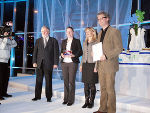 Überreichung des Alpen-Adria Tourismuspreis “Jakob 2012“ an den Naturpark Zirbitzkogel¬Grebenzen (von links): Juryvorsitzender Prof. Janez Bogataj, Projektleiterin Elisabeth Schitter, die Direktorin des Slowenischen Tourismusverbandes, Maja Pak und der Initiatior von "Natur Lesen Lernen", Günther Karner