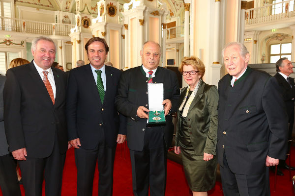 LH Durnwalder (Bildmitte) mit seinen steirischen Kollegen und "Freunden" Schützenhöfer, Voves, Waltraud Klasnic und Josef Krainer (v.l.) © Fotos: Land Steiermark/Frankl; bei Quellenangabe honorarfrei