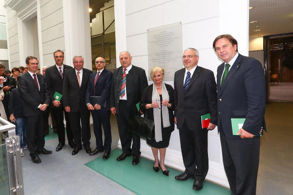 Vizerektor Peter Riedler, Kulturstadtrat Michael Großmann, LH-Vize Hermann Schützenhöfer, Botschaftsrat Sergio Pagano, Luis Durnwalder, LH von Südtirol , Paula Weiss-Berlanda, Generalsekretärin der italienisch-österreichischen Gesellschaft Trient und Rovereto, Fabrizio Paternoster, Präsident der Gesellschaft und LH Franz Voves (v. l.) © Foto: Frankl; bei Quellenangabe honorarfrei