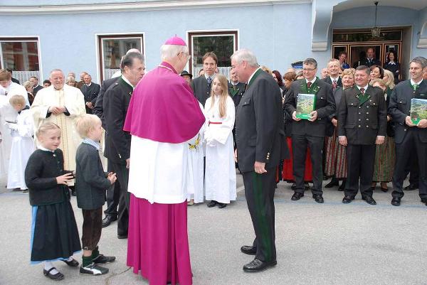 Bgm. Taibinger, Bischof Kapellari und LH-Vize Schützenhöfer (v.l.) beim Festakt zur 800-Jahr-Feier in Semriach © Fotos: Semriach; bei Quellenangabe honorarfrei