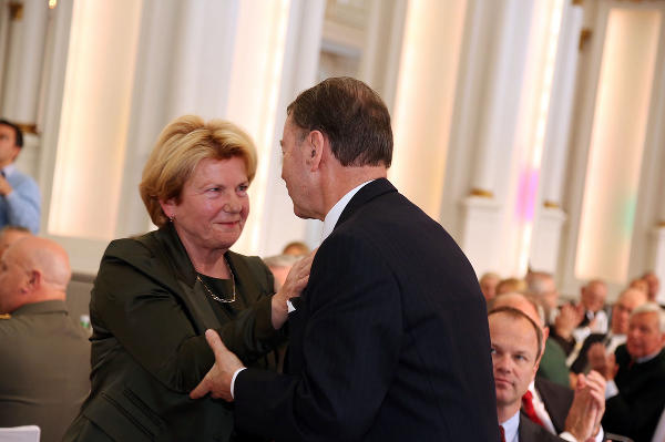 Harnoncourt-Unverzagt dankte LH a.D. Klasnic für die Laudatio. ©      