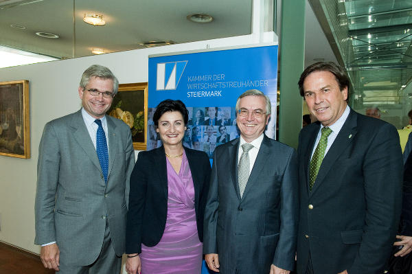 Steiermärkische-Vorstand Georg Bucher, KWT-Präsidentin Michaela Christiner, Wirtschaftsprofessor Romuald Bertl und LH Franz Voves (v. l.) © Foto: Werner Krug; bei Quellenangabe honorarfrei