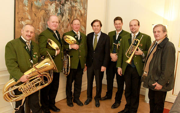 Gemeinsam mit Peter Rosegger (rechts) überbrachte die Langenwanger Blos Weihnachtswünsche an LH Franz Voves.  © Fotos: steiermark.at/Leiss; bei Quellenangabe honorarfrei