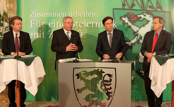 Drexler, Schützenhöfer, Voves und Kröpfl bei der Präsentation der neuen Gemeindestruktur, v.l. © steiermark.at / Leiss