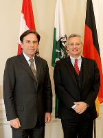 Der deutsche Botschafter Detlev Rünger (r.) bei seinem Antrittsbesuch mit LH Franz Voves © Foto: steiermark.at/Leiss; bei Quellenangabe honorarfrei Der deutsche Botschafter Detlev Rünger (r.) bei seinem Antrittsbesuch mit LH Franz Voves