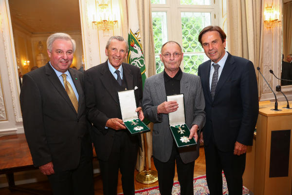 LH-Vize Hermann Schützenhöfer, Karl Harnoncourt, Günter Brus und LH Franz Voves (v. l.) © Foto: steiermark.at/Frankl