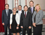 LH Franz Voves überreichte die sportwissenschaftlichen Preise an Iris Uitz, Alexander Müller, Oliver Weissenbacher und Andreas Konrad. Rektorin Christa Neuper gratulierte (v.l.).