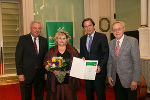 LH-Stv. Hermann Schützenhöfer, Ehrenpreisträgerin Anita Bauer, LH Franz Voves und Volksbildungswerk-Obmann Kurt Jungwirth (v.l.)
