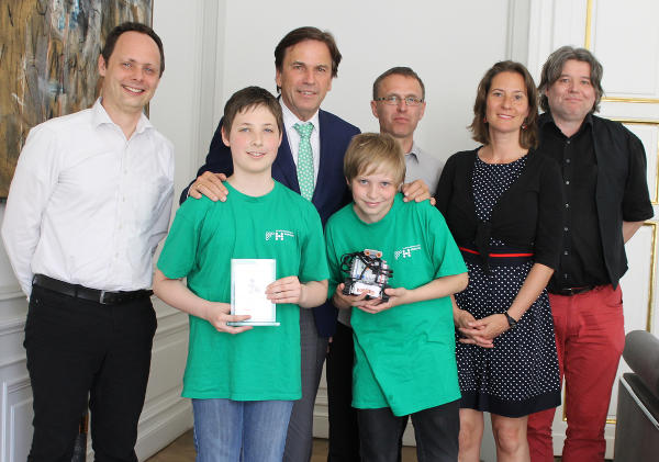 Andreas Bergmann, Matthias Bergmann, LH Franz Voves, Alexander Czar, Christoph Schopper, Martina Pfistermüller-Czar und Dir. Klaus Tasch (v.l.) © Fotos: steiermark.at/jammernegg; bei Quellenangabe honorarfrei