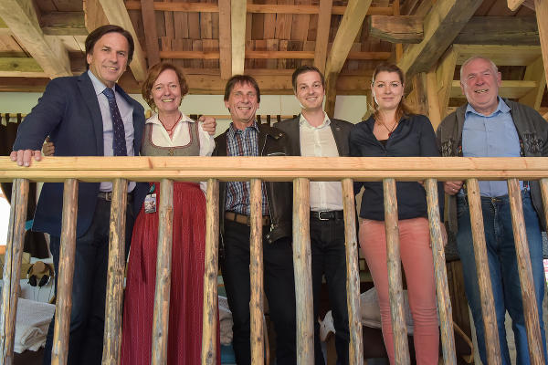 Besichtigten gemeinsam die Baustelle: LH Franz Voves, Gertraud Höflehner, Helmuth Wawra, Thomas Reingruber, Claudia Mädel und Ferdinand Fraiß (v.l.) © Foto: Christoph Huber; bei Quellenangabe honorarfrei