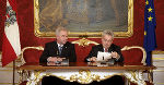 Bundespräsident Heinz Fischer nahm die Angelobung des neuen steirischen Landeshauptmanns Hermann Schützenhöfer vor.