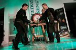 LH-Stv. Schickhofer beim Anstich des Barbarabieres
