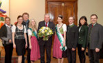 Die Blumenhoheiten statteten ín Begleitung einer Delegation LH Schützenhöfer den traditionellen Valentinstagsbesuch ab