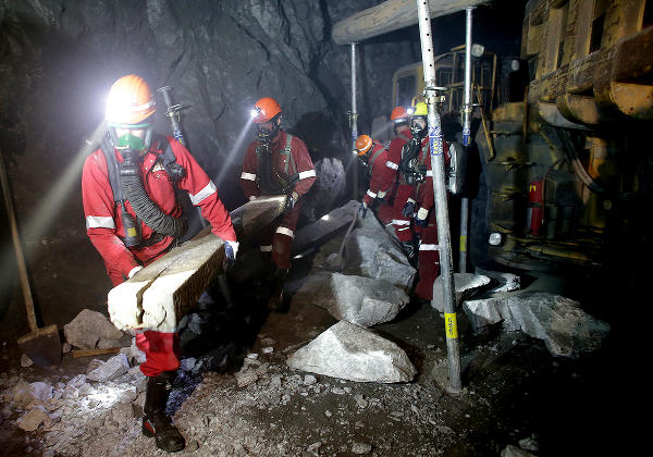 Zwölf Grubenwehren aus dem In- und Ausland mit rund 100 Mann standen im Einsatz © RHI AG, Verwendung bei Quellenangabe honorarfrei