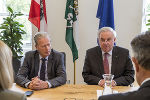 Beim heutigen Hochschulgipfel begrüßte LH Hermann Schützenhöfer unter anderem auch Wissenschaftsminister Vizekanzler Reinhold Mitterlehner in der Grazer Burg