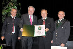GF Peter Kaufmann, LH Hermann Schützenhöfer, Obmann Alois Hausleitner und Aufsichtsratsvorsitzender Peter Riedl bei der Landeswappenverleihung (v.l.)