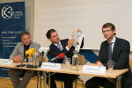 Glanz, Schickhofer und Abteilungsleiter Harald Grießer beim Pressegespräch
