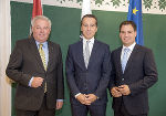 Landeshauptmann Hermann Schützenhöfer (l.) und Landeshauptmann-Stellvertreter Michael Schickhofer (r.) empfingen Bundeskanzler Christian Kern (Mitte) in der Grazer Burg