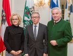 Honorarkonsul Cattina Maria Leitner, Botschafter Hannu Kyröläinen und Landeshauptmann Hermann Schützenhöfer (v. l.) trafen in der Grazer Burg zusammen