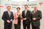 LH Günther Platter, Bundesratspräsidentin Sonja Ledl-Rossmann, Bundesrat Ernst Gödl und LH Hermann Schützenhöfer bei der Übergabe des Vorsitzes der LH-Konferenz an Tirol (v.l.)
