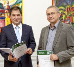 Landesstatistik-Chef Martin Mayer und LH-Stv. Michael Schickhofer sind erfreut über den Anstieg beim Einkommen von Frauen (v.r.)