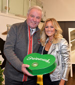 Als ganz besonderen Gast konnte LH Schützenhöfer im Rahmen der Schlusszeremonie Helene Fischer in der Steiermark begrüßen