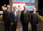 Präsident Werner Weinhofer (l.) begrüßte Landeshauptmann Hermann Schützenhöfer (3.v.l.) und Landeshauptmann-Stellvertreter Michael Schickhofer (2.v.l.) bei der Generalversammlung des Roten Kreuzes Steiermark.
