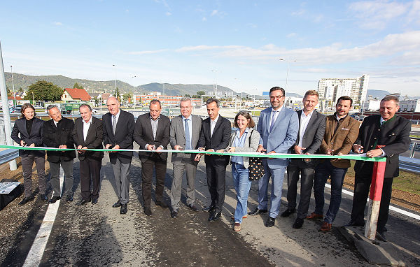 Gemeinsame feierliche Eröffnung des neu gestalteten Webllinger Kreises in Graz ©      