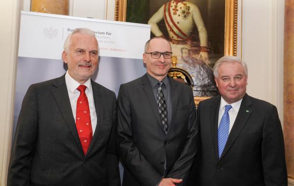 Bundesminister Josef Moser, der neue Leiter der Oberstaatsanwaltschaft Graz Reinhard Kloibhofer und LH Hermann Schützenhöfer (v.l.) © Bild: steiermark.at/Janderka; Verwendung bei Quellenangabe honorarfrei