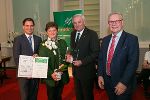Die Krieglacher-Bgm. Regina Schrittwieser freute sich über den Preis in der Kategorie "Märkte" für ihre Gemeinde. 