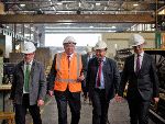 Besuch in der Maschinenfabrik Liezen: LH Hermann Schützenhöfer mit der Firmenleitung.