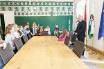 Landeshauptmann Hermann Schützenhöfer empfing die Kinder im Regierungssitzungszimmer.