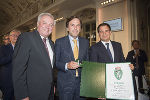 LH Hermann Schützenhöfer (l.) und LH-Stv. Michael Schickhofer (r.) überreichten den Ehrenring des Landes Steiermark an Alt-Landeshauptmann Franz Voves (M.) © alle Bilder: Land Steiermark/Foto Fischer; Verwendung bei Quellenangabe honorarfrei