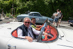 Im Rahmen seines Besuchs konnte Schützenhöfer selbst eine Runde im Oldtimer drehen.