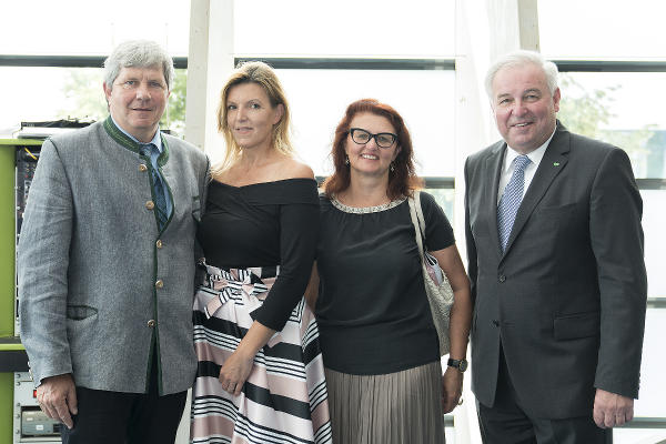 Treffen in der BH Hartberg-Fürstenfeld: BH Max Wiesenhofer, Baubezirksleitungs-Chefin Brigitte Luef, Landesamtsdirektorin-Stv. Brigitte Scherz-Schaar und LH Hermann Schützenhöfer (v.l.). ©      