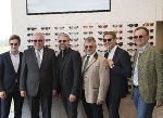 "Andy Wolf Eyewear" beliefert von Hartberg aus trendige Brillen in alle Welt: LAbg. Lukas Schnitzer, LH Hermann Schützenhöfer, GF Andreas Pirkheim, LAbg. Hubert Lang, Bgm. Marcus Martschitsch und Gesellschafter Heimo Stix (v.l.) im neuen Headquarter.