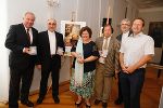 Landeshauptmann Hermann Schützenhöfer und Diözesanbischof Wilhelm Krautwaschl bei der Präsentation der Sonderbriefmarke. © Gerd Neuhold_Sonntagsblatt; bei Quellenangabe honorarfrei Landeshauptmann Hermann Schützenhöfer und Diözesanbischof Wilhelm Krautwaschl bei der Präsentation der Sonderbriefmarke.