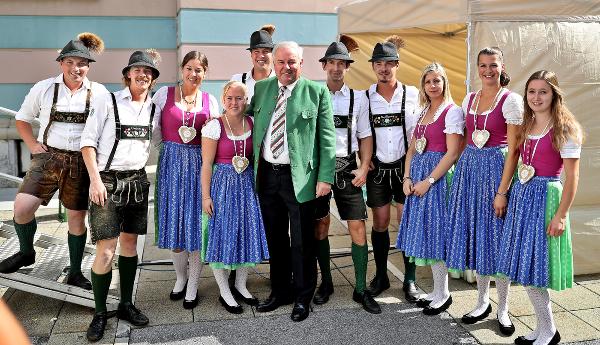 LH Schützenhöfer mit dem Schladminger Heimatverein "Dochstoana" beim diesjährigen Aufsteirern. ©      