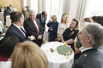LH Schützenhöfer im Gespräch mit BH-Mitarbeitern