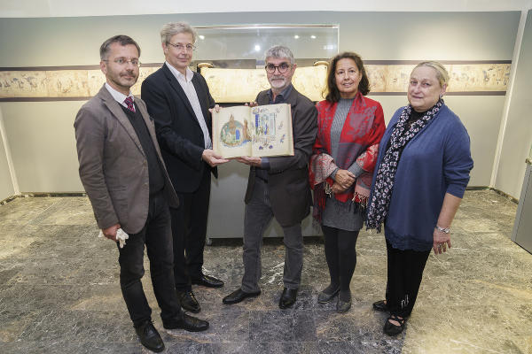 Laden zur Buchmalerei-Ausstellung ins Landesarchiv: Kurator Norbert Weiss, Archivdirektor Gernot Peter Obersteiner, Kurator Josef Kaltenböck und die Kunsthistorikerinnen Margit Stadlober und Elisabeth Brenner (v.l.). © Bilder: steiermark.at/Streibl; Verwendung bei Quellenangabe honorarfrei