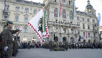 Flaggenparade am Hauptplatz