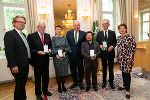 Bei der Verleihung der Ehrenzeichen: LR Christopher Drexler, Werner Hollomey, Hildegard Greinix, LH Hermann Schützenhöfer, Friedrich Kleinhapl, Richard Kriesche und LR Ursula Lackner. © Foto Frankl/ honorarfrei bei Quellenangabe Bei der Verleihung der Ehrenzeichen: LR Christopher Drexler, Werner Hollomey, Hildegard Greinix, LH Hermann Schützenhöfer, Friedrich Kleinhapl, Richard Kriesche und LR Ursula Lackner.