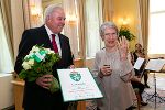 Große Freude bei der Verleihung des Ehrenringes in der Grazer Burg. LH Schützenhöfer mit Barbara Frischmuth. © Foto Frankl/honorarfrei bei Quellenangabe