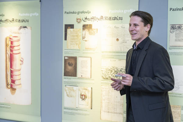 Ausstellungskurator Markus Leideck vom Staatsarchiv Rijeka forscht seit 2015 zur Geschichte Ysterreichs. ©      