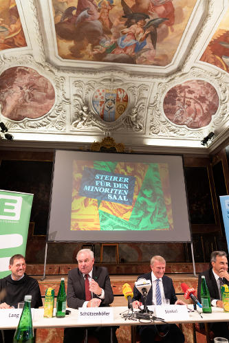 Altrektor Hans Sünkel, als Vorsitzender des Kuratoriums Freunde von Mariahilf, koordiniert die Spendenmaßnahmen. ©      