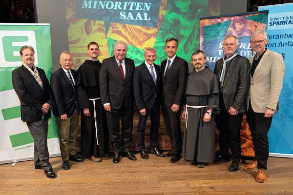 LH Hermann Schützenhöfer, Bürgermeister Siegfried Nagl, mit den Hausherren des Konvents der Minoriten, den Großspendern und den ausführenden Architekten. © steiermark.at/Streibl/honorarfrei bei Quellenangabe