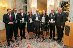 LH-Stv. Michael Schickhofer (l.), LR Christopher Drexler (2.v.l.) und LH Hermann Schützenhöfer (r.) gratulierten Fritz Grillitsch, Christa Neuper, Gunter Griss und Nikolaus Hermann (v.l.) zu den Auszeichnungen. © Bild: Land Steiermark/Frankl; Verwendung bei Quellenangabe honorarfrei LH-Stv. Michael Schickhofer (l.), LR Christopher Drexler (2.v.l.) und LH Hermann Schützenhöfer (r.) gratulierten Fritz Grillitsch, Christa Neuper, Gunter Griss und Nikolaus Hermann (v.l.) zu den Auszeichnungen.