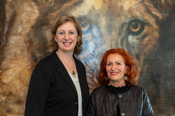 LR Barbara Eibinger-Miedl und Tierwelt-Chefin Doris Wolkner-Steinberger freuen sich auf eine Öffnung der Tierwelt Herberstein © Foto: Harry Schiffer; bei Quellenangabe honorarfrei